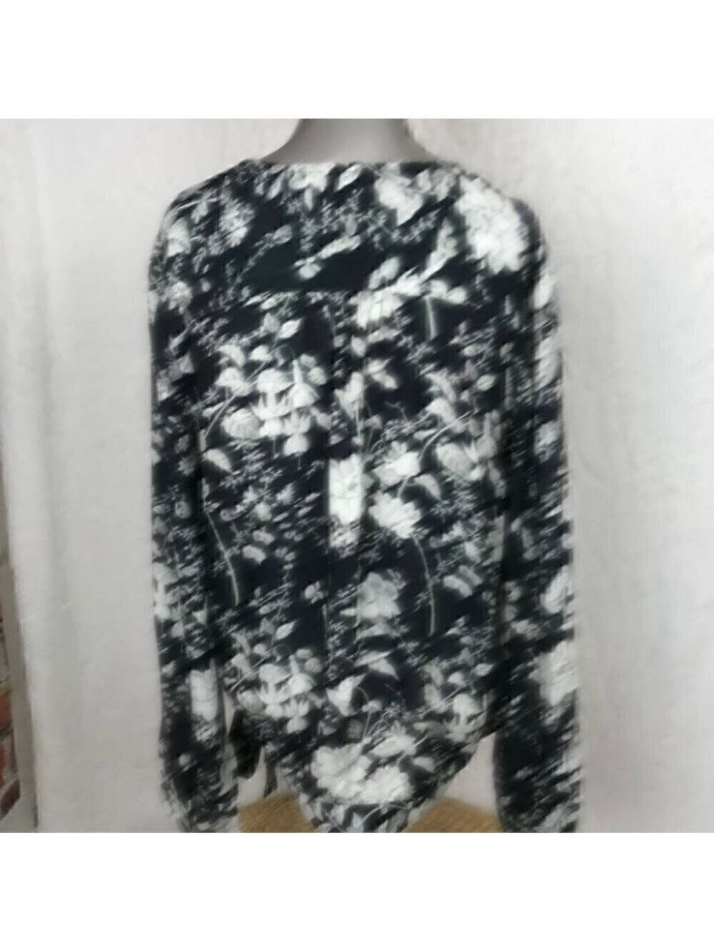 Lucky Brand Beautiful Black And White Floral Wrap Style Blouse With Ties Size S - Picture 6 of 8